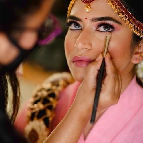Why you Should do a Makeup Course at the Best Makeup Academy in Bangalore