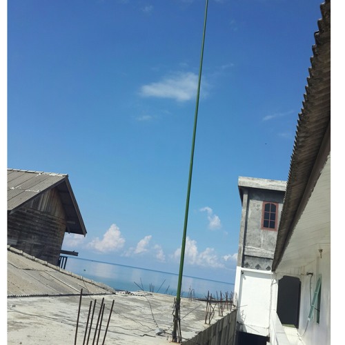 Using Vertical 43 feet ex. LDG S9V43 and heigh around 6 meters from the ground with 4 wires for its radials. TNX Imam. How far from the salt water (approx. in FEET) Also good - “Elevated” on a rooftop --- “CW Dancing on the Rooftop” ) Attached
