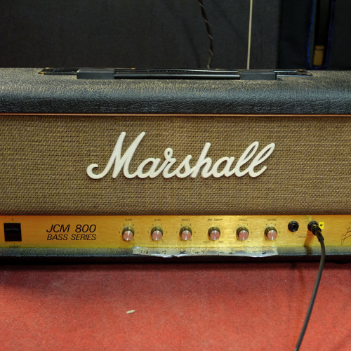 1985 Marshall JCM 800 Bass series model 1992 (super bass) 100W clean sample