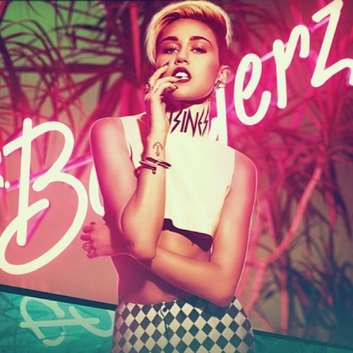 Miley Cyrus - Lucy In The Sky With Diamonds (The Beatles) Ft. Braison Cyrus (Live From Bangerz)