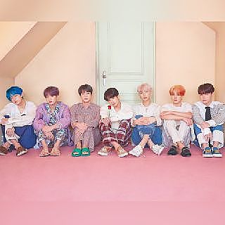BTS- Boy with luv (feat.Halsey)